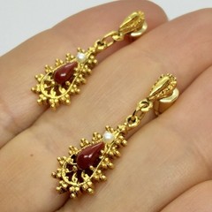 Vtg Etruscan Teardrop Burgundy Seed Pearl Gold Plate Dangle Earrings Post
