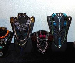 Vintage & Modern Assorted Jewelry lot- very nice!