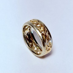 Sultan Hawaii Na Hoku 14K Two Tone Gold Openwork Scroll 7mm Size 8 Ring 4.7g
