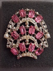 Vintage pink baguette rhinestone & faux pearl brooch, tiered, layered sheild…