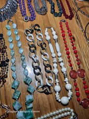 A1 Lot of 29 Vintage Modern NECKLACE Costume Jewelry Fashion Glass Beads Choker