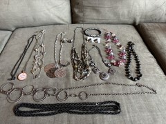 13 Pieces Vintage to Now Fashion Jewelry Mixed Lot Black Tone Mixed Material