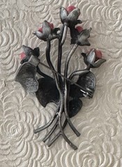 Flower brooch pewter tone metal w/ faux Pearls