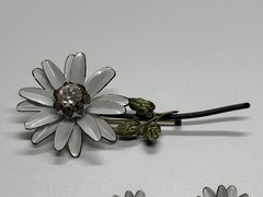 Francois White Flower Brooch And Earrings Set Vintage