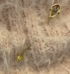 Used Vintage Gold Tone Leaf with a faux Diamond Stone Hat Or Stick Pin 2″