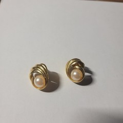 Antique Gold white faux pearl small clip on earrings