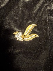Signed Crown Trifari Gold Tone Rhinestone Leaf Spray Brooch Vintage 2”