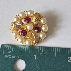 Vintage Red Rhinestone Faux Pearl Swirl Round Gold Tone Brooch