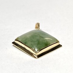 Ming’s Honolulu 14K Yellow Gold Square Cabochon Jade 18mm Pendant 5.2 g