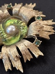Rare Vintage EDLEE Green Art Glass Pearl Rhinestone Chunky Gold Tone Brooch 1947