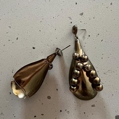 Vintage 1980s gold teardrop dangle pierced earrings gold tone statement ornate