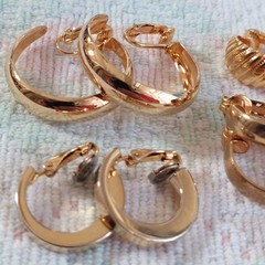 Vintage Lot 6 Prs Assorted Sizes & Patterns Goldtoned Hoop Clip-on Earrings