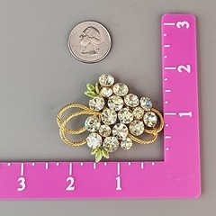Vintage Rhinestone Grape Brooch Yellow Green Glass Gold Tone Fruit Pin 2.25″