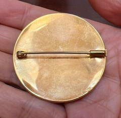VTG Damascene Round Brooch Pin Gold Black Ornate Delicate Trombone Clasp 1.75″