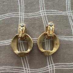 Vintage Gold Tone Black Enamel Bow Brooch Pin & Clip-On Earrings Jewelry Set