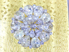 VITG HIGH END LARGE PEAR CUT & ROUND RHINESTONE DIMENSIONAL SPIKY CENTER BROOCH