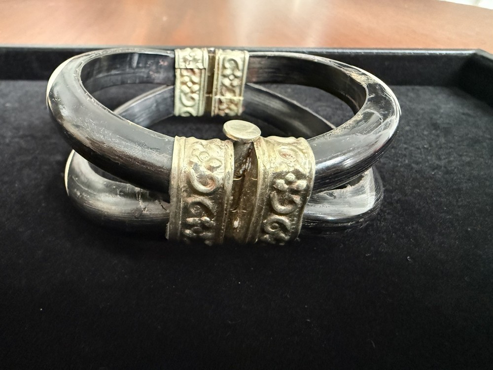Vtg. Horn & Bone Hinged Bangle Bracelet w Repoussé Metal Pin Clasp