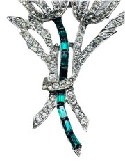 Vintage Weiss Rhinestone Jeweled Flower Bouquet Brooch Nice