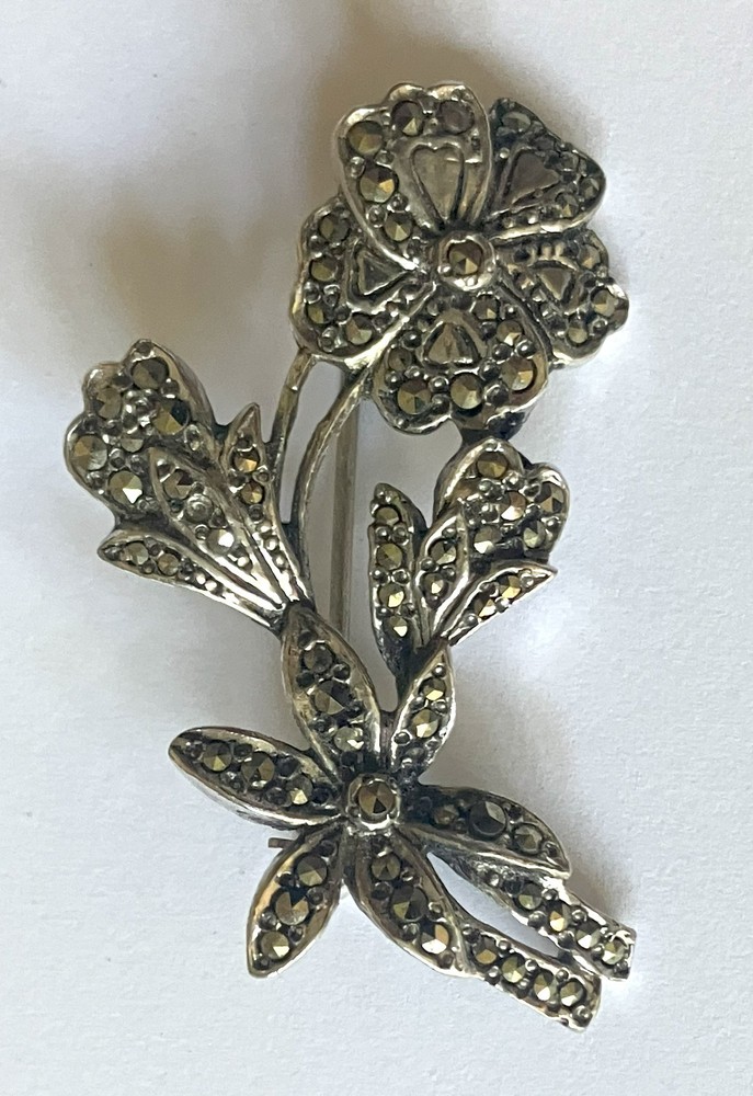 1920s style marcasite and silver flower design brooch, 45mm in height
