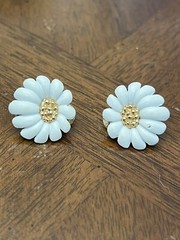 Vintage Monet Earrings Round Gold Tone White Daises Enamel Clip Ons!