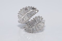 New Made 18k Gold Natural Tapered Baguette Cut Diamond Decorated Ring