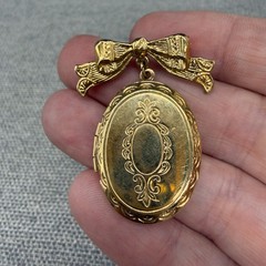 Vintage Brooch Dangle Locket Etched Gold Tone Bow Pin 1.5 Inches