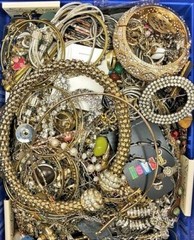 Estate Jewelry Lot ALL GOOD Wearable Resell Vintage Now 12+ Pcs Brooch Earring