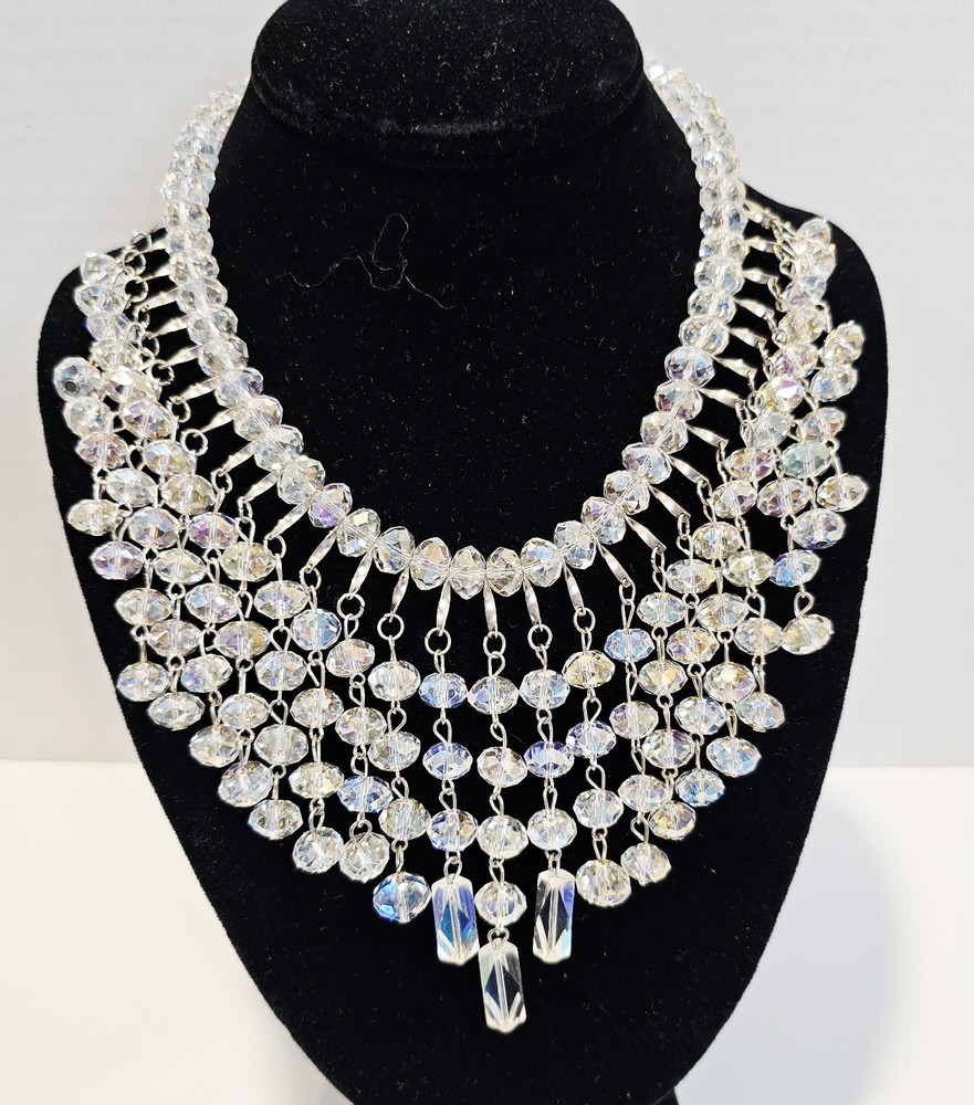 Crystal glass bib necklace unsigned designer – ONE DANGLE IS MISSING BEADS
