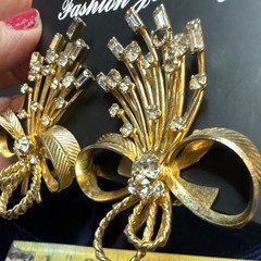 Vintage Sarah Coventry Rhinestone Bow Clip On Earrings Gold Tone Signed 1960s
