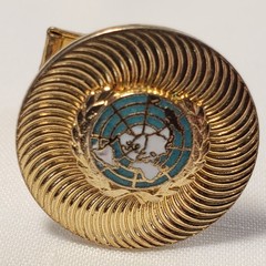 UN Blue &White Enamel Medallion Vtg Commemorative Cufflinks & Tie Bar Gold Tone
