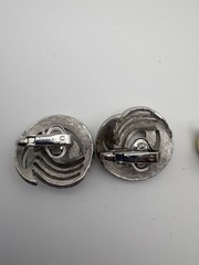 Beautiful Vintage Trifari Gold And Silver Tone Clip On Earrings – Set Of 2