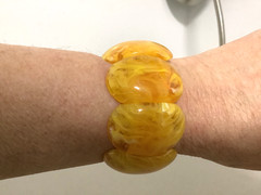 Vintage Art Deco faux egg yolk amber lucite bracelet large link stretch beauty