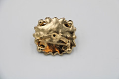 Small Wooden Jewelry box with 10 assorted vintage brooches