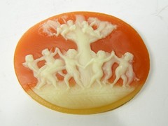 VTG ANGELS DANCING AROUND TREE CARVED UNMOUNTED LOOSE RESIN CAMEO PEACH & WHITE