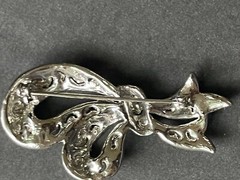 Vtg. Brooch Silver Tone Filagree Bow Ribbon Pin Jewelry Deco Cocktail Career