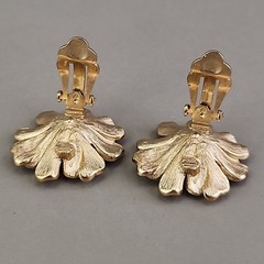 Vintage Trifari Clip On Flower Earrings Brushed Gold Tone 1″