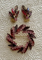 Vintage Rhinestones Brooch and Earrings set