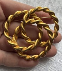 Vintage Gold Tone Circle Brooch Knotted Rope Brooch Pin