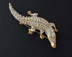 Vintage Alligator brooch gold tone metal w/crystals