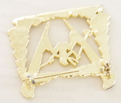 Cool! 2.25″ VTG c1980’s DOWNHILL SNOW SKIER/ SKI JUMPER 2-TONE GOLD BROOCH PIN