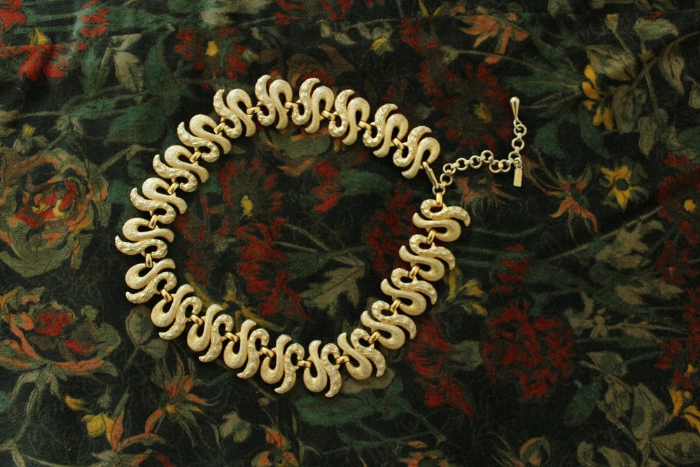 Vintage Rare Monet Gold Tone Swirl Fringe Panel Chain Necklace 17”