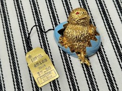 Vintage Brooch, “Easter Chick” Gold Tone (Blue) – Crown TRIFARI (c. 1955-1969)
