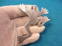 RATHER LARGE HANDCRAFTED ALUMINUM (or ALUMINUM ALLOY) BROOCH – “GHOST EYES’ FROG