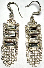 VINTAGE STUNNING SILVER TONE CLEAR CRYSTAL GLASS DANGLE PIERCED EARRINGS