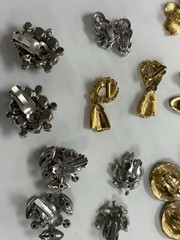 30 Pr Vintage Clip-on/Screw Back Earrings Signed & Unsigned MMA 2 SISTER TRIFARI
