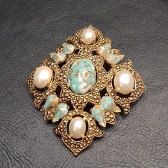 Vintage SARAH COV 1968 Remembrance Collection Clip Earrings & Brooch Set. 17.007