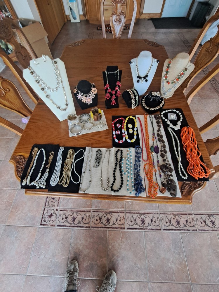 Necklaces Vintage Mixed Lot Costume 45 Varies Design & Styles Gold & Silver Tone