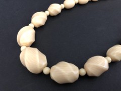 Vintage Graduated Bead Necklace 26″ L , Creamy Beige Light Beige Tan Beaded