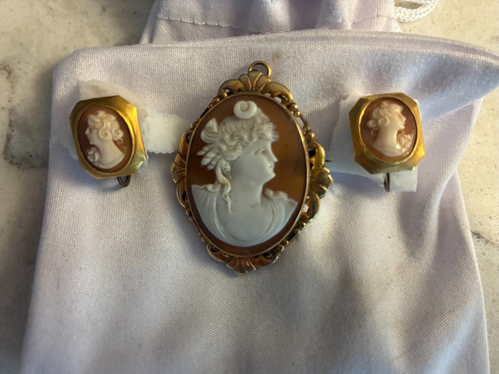 Art Deco Cameo screwback earrings and Brooch set in 10k gold.