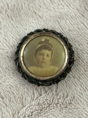 Antique Victorian Mourning Memorial Portrait Photo Brooch Pin C-Clasp 1”